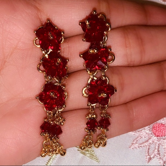 Red Indian Earrings and Bindi Set - Picture 1 of 3
